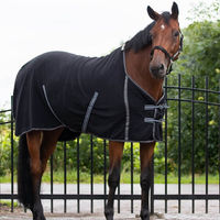 Produktbild von QHP Fleecedecke Basic für Pferde mit Kreuzgurten aus Polyester