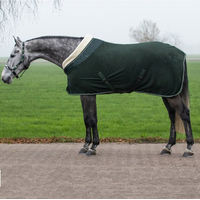 Produktbild von QHP Fleecedecke Brilliance Abschwitzdecke mit Kragen aus Polyester und Wollimitat Deep Forest 165 cm