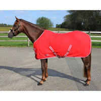 Produktbild von QHP Fleecedecke Color Abschwitzdecke mit Kreuzgurten in Rot - 85 cm