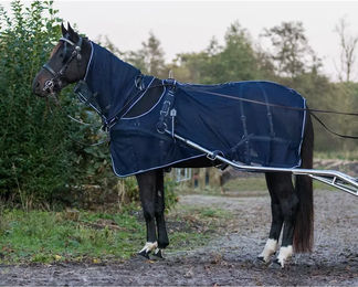 QHP Fliegendecke für Fahrpferde mit Halsteil und Öffnungen für das Fahrgeschirr Blau 75 cm – Bild 1 von 6