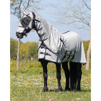 Produktbild von QHP Fliegendecke mit Hals und Haube aus Polyester in XL für Pferde