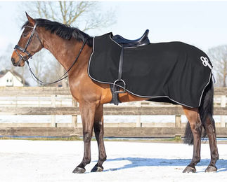 QHP Polar Nierendecke Fleece-Ausreitdecke mit Ornament Schwarz-Silber Größe L – Bild 1 von 4