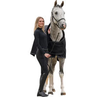 Produktbild von QHP Salerno Fleecedecke für Pferde aus Polyester in Schwarz