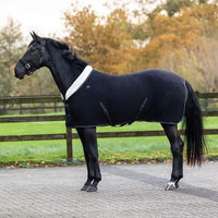 Produktbild von QHP Shine Fleecedecke für Pferde aus Polyester Schwarz 125 cm