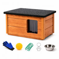 Produktbild von QLS Hundehütte und Katzenhaus aus Holz mit Vorhang isoliert und winterfest in Braun für kleine bis mittlere Tiere