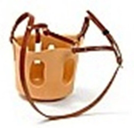 Produktbild von Racing Tack Maulkorb aus Kunststoff mit Kopfband