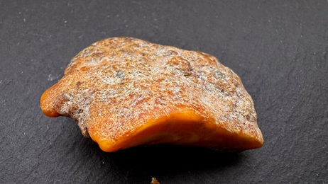 Produktbild von Rohbernstein-Bernstein mit Inklusen grün 14,4g Art.2175