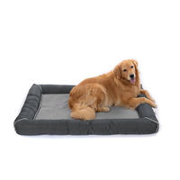 Produktbild von RAIKOU Hundebett und Katzenbett in Grau mit abnehmbarem und waschbarem Bezug sowie wasserabweisendem Boden 120 x 90 cm