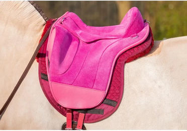 Produktbild von Reitsattel Edix aus Kunstleder in Rosa Größe M