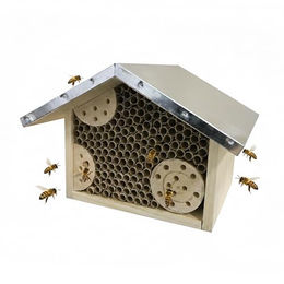Relaxdays Bienenhotel aus Holz mit wetterfestem Metalldach in Natur/Silber – Bild 1 von 10