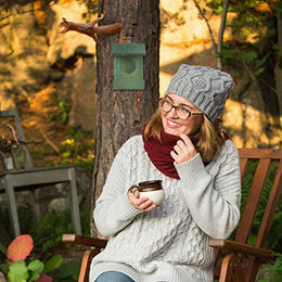 Relaxdays Eichhörnchenhaus aus Holz zum Hängen in Grün – Bild 1 von 6