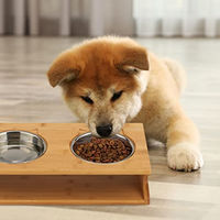 Produktbild von Relaxdays Erhöhte Napfstation für Katzen und kleine Hunde aus Bambus und Edelstahl mit 2 Näpfen à 300 ml natur/silber - 1 Stk.