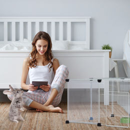 Relaxdays Kleintiergehege aus Kunststoff mit Abdeckung und Tür für Kaninchen und Hamster, 110 x 37 x 75 cm, transparent/weiß – Bild 1 von 3