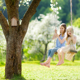 Relaxdays Marienkäferhaus aus Holz zum Aufhängen in Natur Braun – Bild 1 von 5
