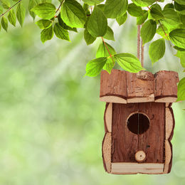 Relaxdays Mini Vogelhaus aus unbehandeltem Holz zum Aufhängen für Garten und Balkon Natur – Bild 1 von 3