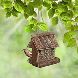 Relaxdays Vogelfutterhaus aus Holz mit Silo zum Aufhängen in Natur Braun – Bild 1 von 11