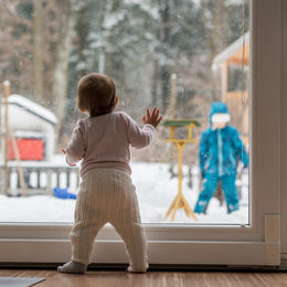 Relaxdays Vogelhaus aus Holz mit Ständer in Natur Grün Braun – Bild 1 von 8