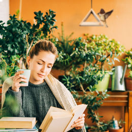 Relaxdays Vogelhaus aus Holz zum Aufhängen in Natur – Bild 1 von 6