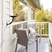 Produktbild von Relaxdays Vogeltränke aus Gusseisen in Schwarz zur Wandmontage für Wildvögel