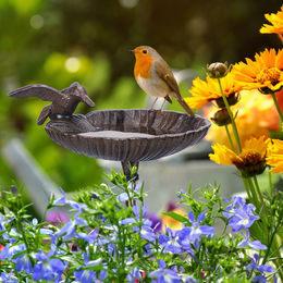 Relaxdays Vogeltränke aus Gusseisen mit Erdspieß in Braun – Bild 1 von 9