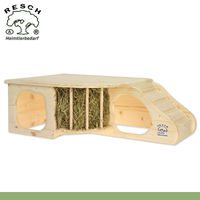 Produktbild von Resch Heimtierbedarf Nagerhöhle XL aus Massivholz mit Treppe und Heuraupe für Kaninchen Meerschweinchen Ratten und Degus 60 x 19,7 x 37 cm - 1 Stk.