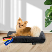Produktbild von Rohrschneider Hundekissen Plüsch Grau mit Anti-Rutsch Funktion für Hunde und Katzen Grösse 1 47 x 30 x 7 cm