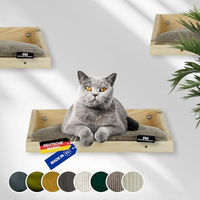 Produktbild von Rohrschneider Kletterwand für Katzen aus Holz mit grünem Kissen in Natur