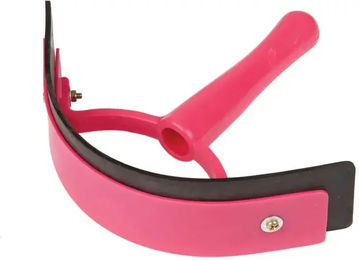 Roma Brights Stallkratzgerät aus Kunststoff in Rosa Einheitsgröße – Bild 1 von 2