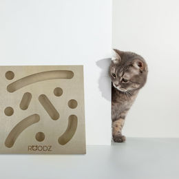 Roodz Labyrinth Interaktives Intelligenzspielzeug aus Holz für Katzen in Beige – Bild 1 von 5
