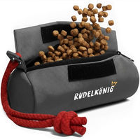 Produktbild von Rudelkönig Futterbeutel für Hunde als Apportierbeutel und Trainingsdummy aus Polyester in Grau