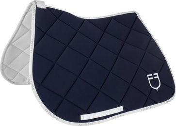 Produktbild von Sattelunterlage aus technischem Material mit Logo für Pferde Equestro
