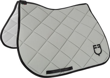 Produktbild von Sattelunterlage aus technischem Material mit Logo für Pferde Equestro