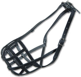 Produktbild von Schwarzer vernieteter Maulkorb aus Leder 32" Rottweiler Klein