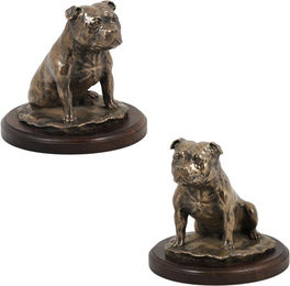 Produktbild von Staffordshire Bull Terrier Hundefigur auf weißem Sockel