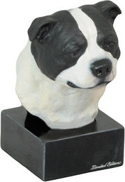 Produktbild von Staffordshire Bull Terrier Staffy - handbemalte Figurine aus Resin