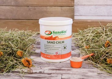 Produktbild von Sano Calm Beruhigungspulver mit Vitaminen als Ergänzungsfutter