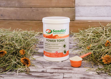 Produktbild von SanoVet Power Tonic Mineralfutter und Vitamine Pulver Ergänzungsfutter