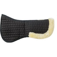 Produktbild von Sattelpad Kavalkade aus Baumwolle mit Kunstfell in Schwarz oder Beige Größe M/L