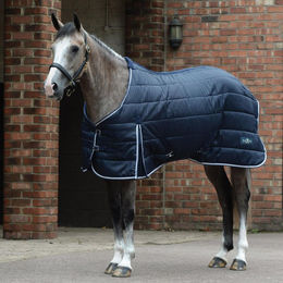 Saxon Channel Quilt Stable Decke für Pferde Standard Neck Medium 200g Navy/Weiß – Bild 1 von 1