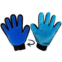 Produktbild von Scarlet Bijoux Gentle Touch 2-in-1 Fellpflegehandschuhe mit Samtnoppen und Massagefunktion für Haustiere Blau