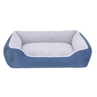 Produktbild von Schecker Hundebett aus flauschigem Plüsch mit abnehmbarem Bezug 105 x 80 cm