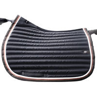Produktbild von Silver Crown Satteldecke Slim Pro 2 für Pferde in Schwarz und Weiß