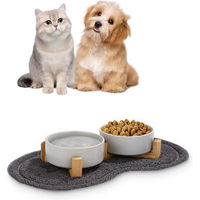 Produktbild von SinLaw Napf-Set aus Keramik mit Bambus-Unterlage und Anti-Rutsch-Matte für Hunde und Katzen in Weiß