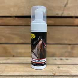 Produktbild von Smart Grooming Mousse Schaumstoff zum Flechten für die Mähnen- und Schweifpflege bei Pferden in Weiß 200 ml