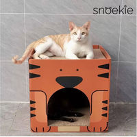 Produktbild von SNOEKIE Würfel-Katzenhöhle mit Kratzbrett aus Wellpappe für Katzen in Orange