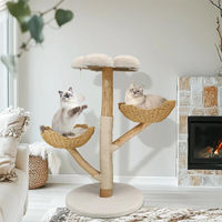 Produktbild von StarTech Kratzbaum für Katzen aus Holz und Plüsch mit Sisal, 60x111 cm, Beige/Weiß