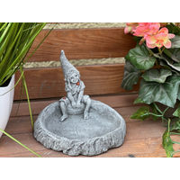 Produktbild von Stone and Style Frostfeste Insektentränke Elfe aus Steinguss Grau 18 cm