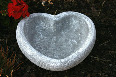 Stone and Style Vogeltränke Pflanzschale Herz in Grau aus Keramik 27 cm – Bild 1 von 4