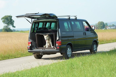 Produktbild von TAMI Backseat Box Hundebox mit Airbagfunktion braun L 100x61x71cm
