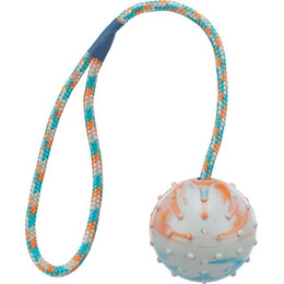 Produktbild von Trixie Ball an einem Seil aus Naturkautschuk